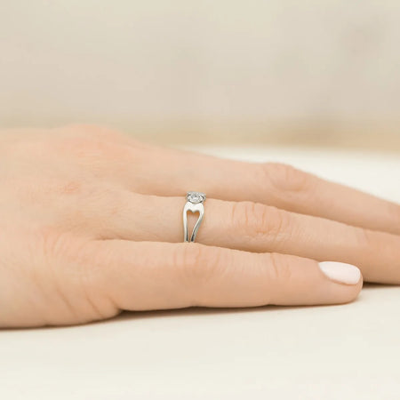 gold-ring-with-0-03ct-diamond-p056-585-b0-03