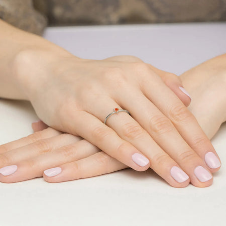 gold-ring-with-0-15ct-garnet-p129-585-g0-15