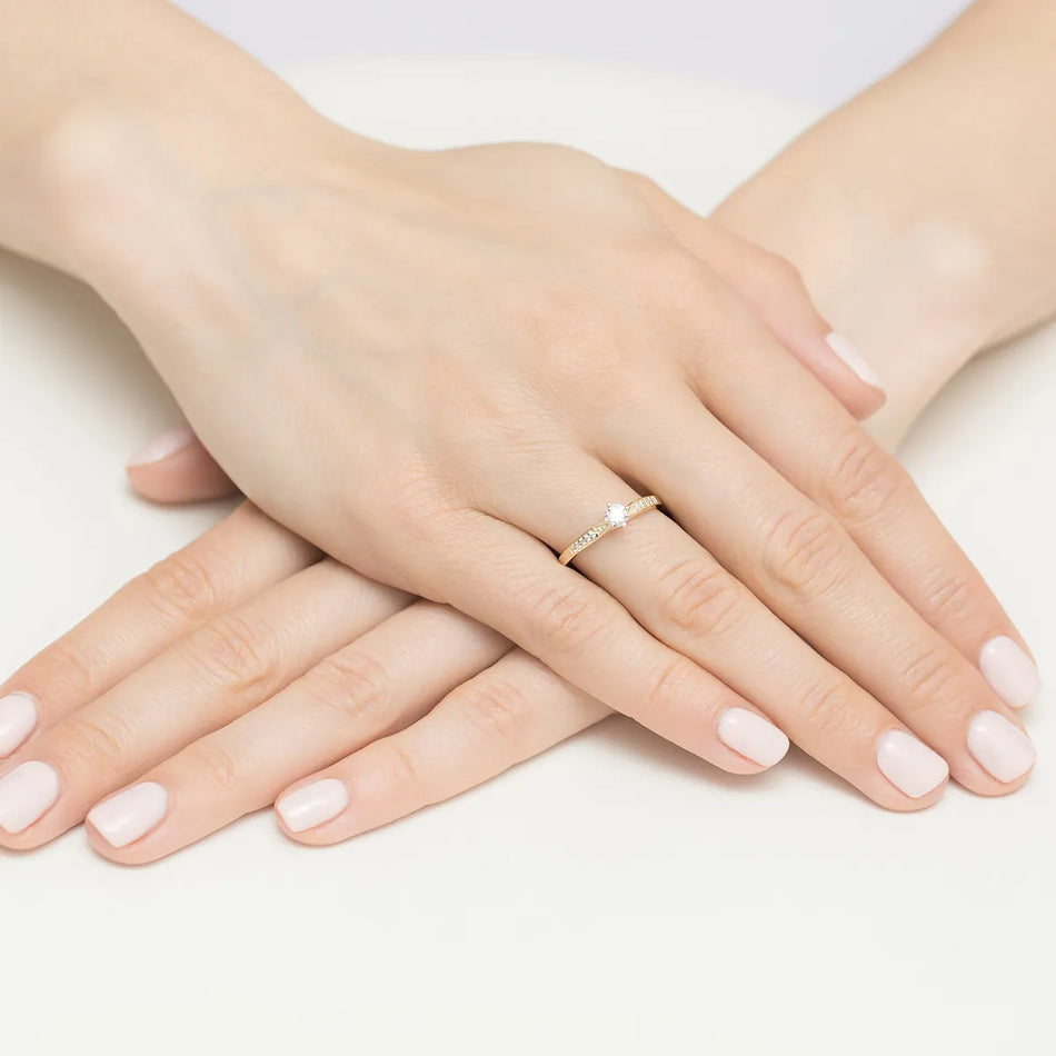 14k-gold-ring-with-zirconia-p137-585-c