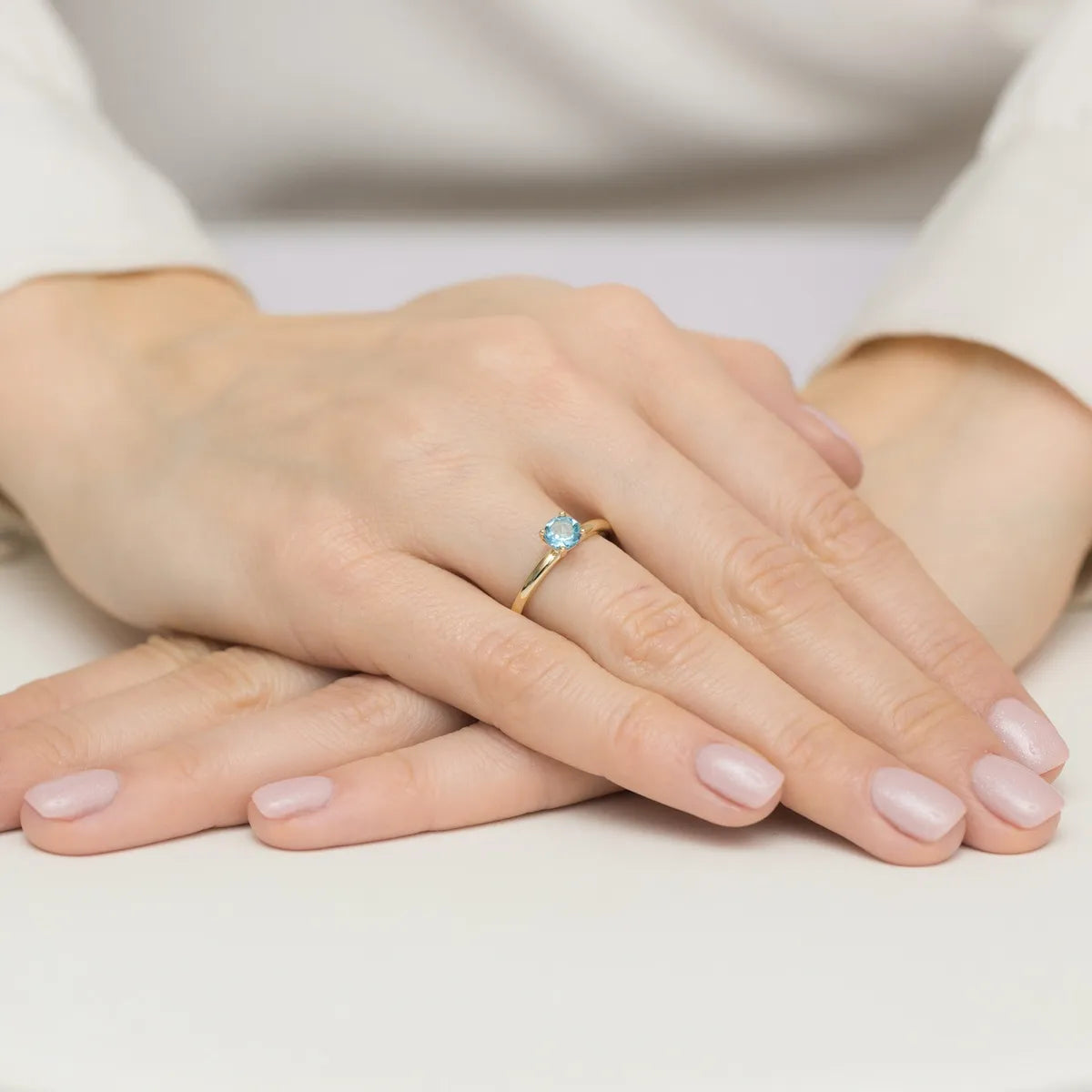 gold-ring-with-0-50ct-topaz-p149-585-t0-50