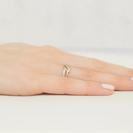 gold-ring-with-0-125ct-diamonds-p152-585-b0-12