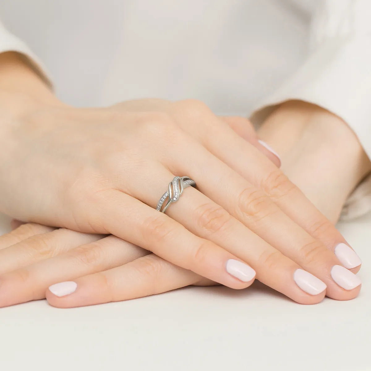 gold-ring-with-0-125ct-diamonds-p152-585-b0-12