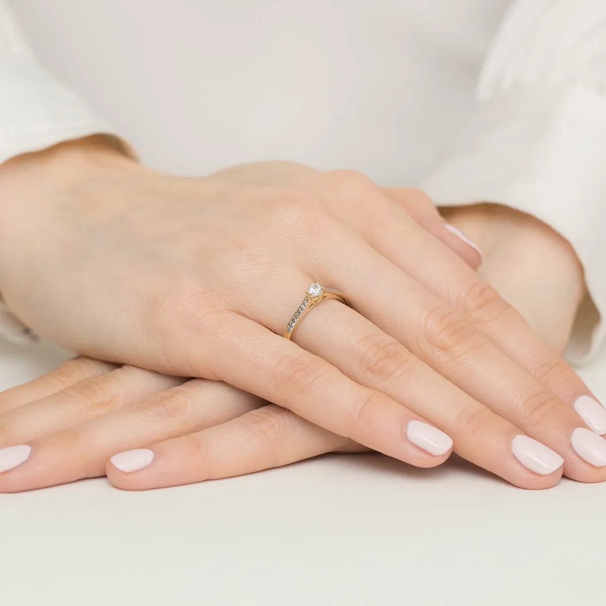 zlatý prsteň s diamantmi 0,20 ct a 0,092 ct p157-585-b0-29