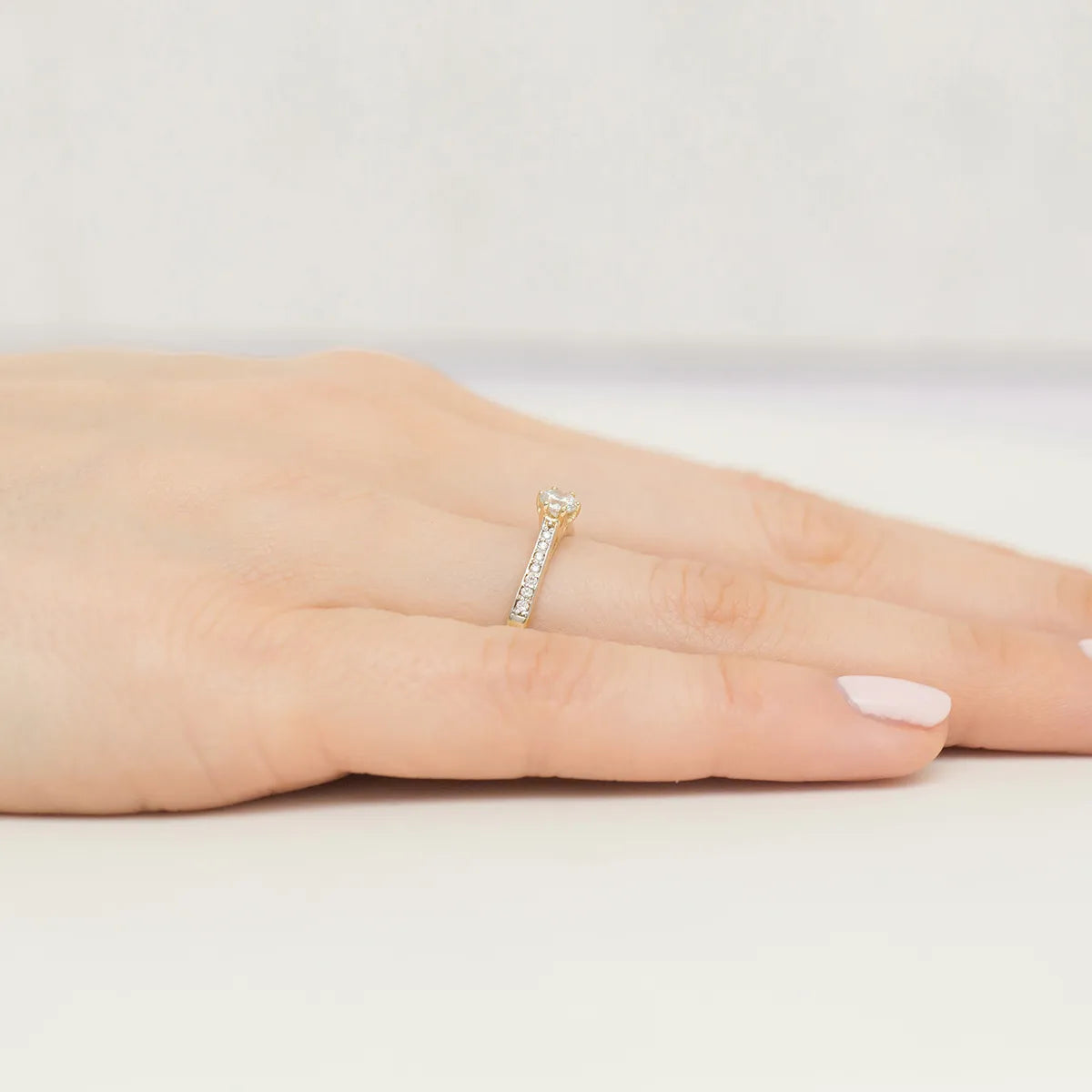 gold-ring-with-0-20ct-and-0-092ct-diamonds-p157-585-b0-29