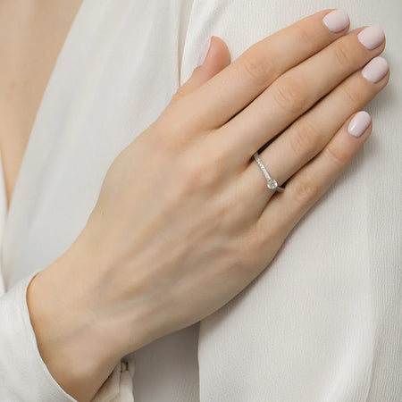 Zásnubný prsteň s diamantmi v 585 bielom zlate