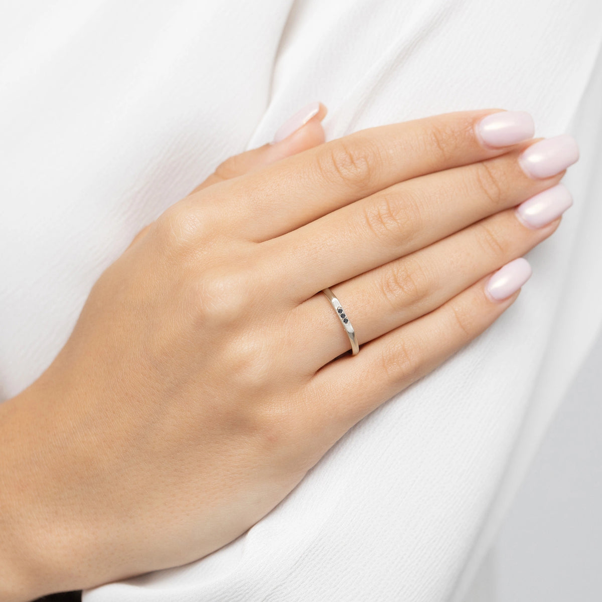 zlatý prsteň s 0,015 ct čiernymi diamantmi p166-585-cb0-015
