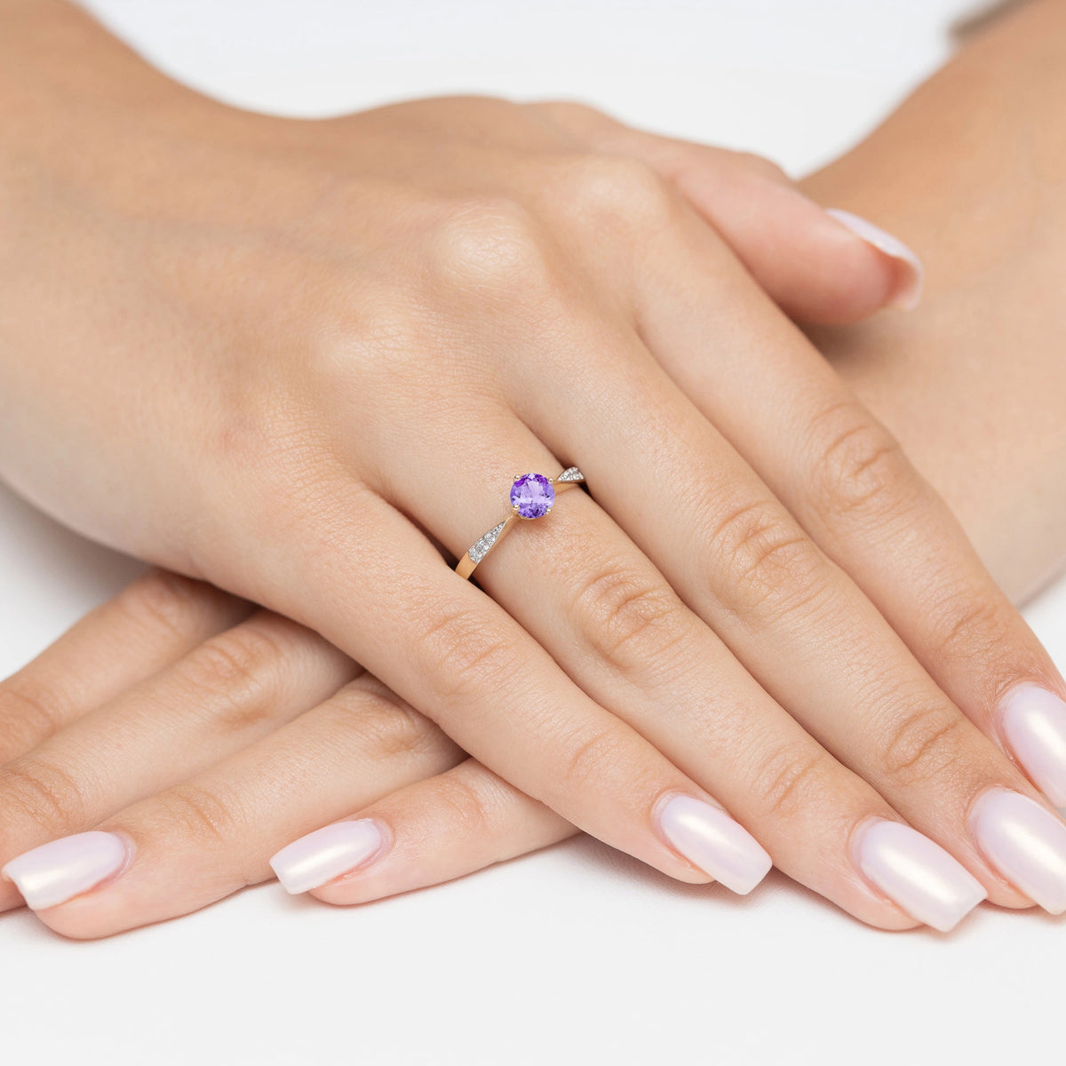 zlatý prsteň s 0,50 ct ametystom a 0,068 ct diamantmi p167-585-a0-50