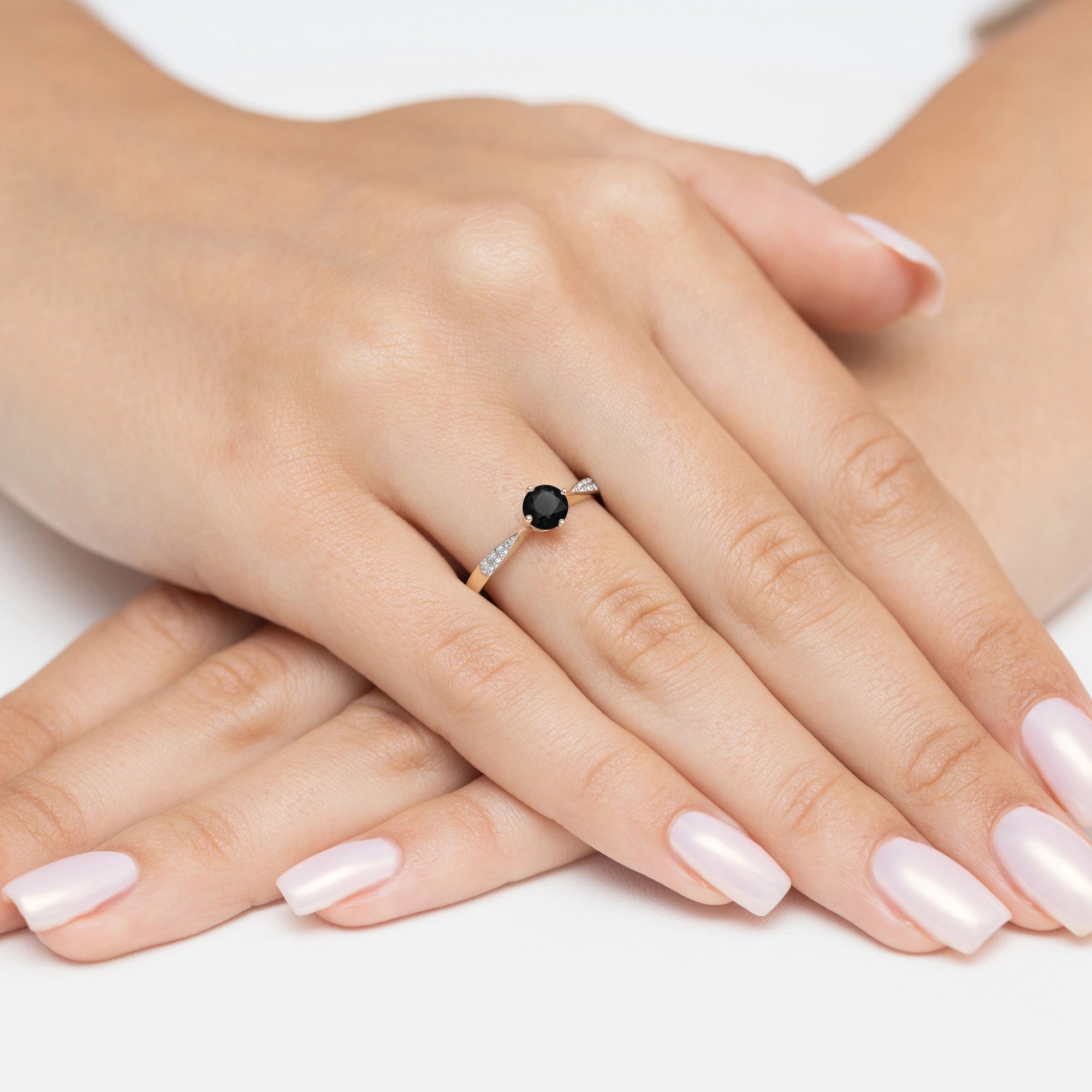 14k-gold-ring-with-black-zirconia-p167-585-cz