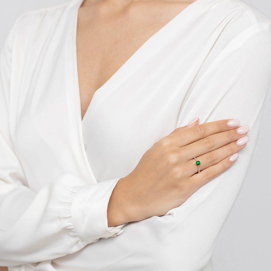 zlatý prsteň s 0,50 ct smaragdom a 0,068 ct diamantmi p167 585 veľkosť 0,50