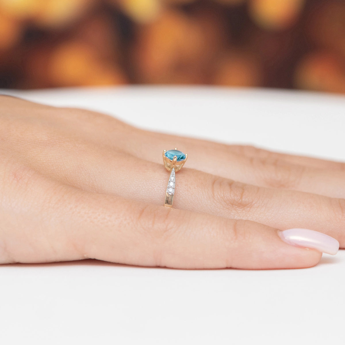 zlatý prsteň s 0,50 ct topásom a 0,068 ct diamantmi p167 585 t0,50