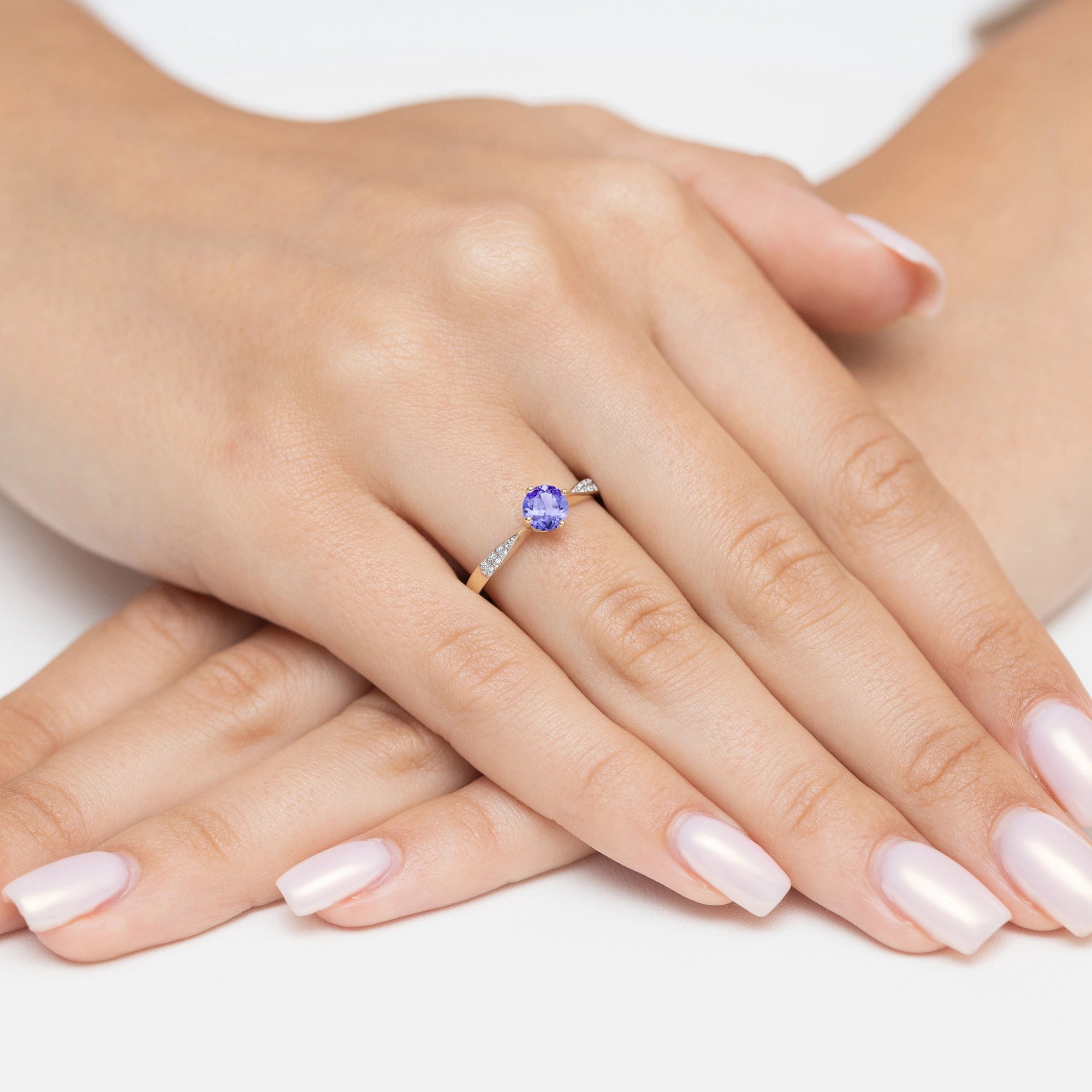 zlatý prsteň s 0,50 ct tanzanitom a 0,068 ct diamantmi p167-585-ta0-50