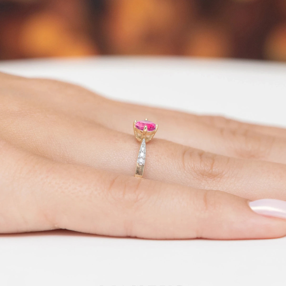 zlatý prsteň so 0,60 ct ružovým topásom a 0,068 ct diamantmi p167-585-rt0-60