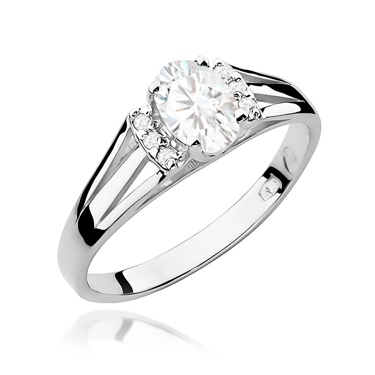 GREMARI White Gold engagement ring with Oval 0.40 ct Central and 0.052 ct Sideline Lab-grown Diamonds