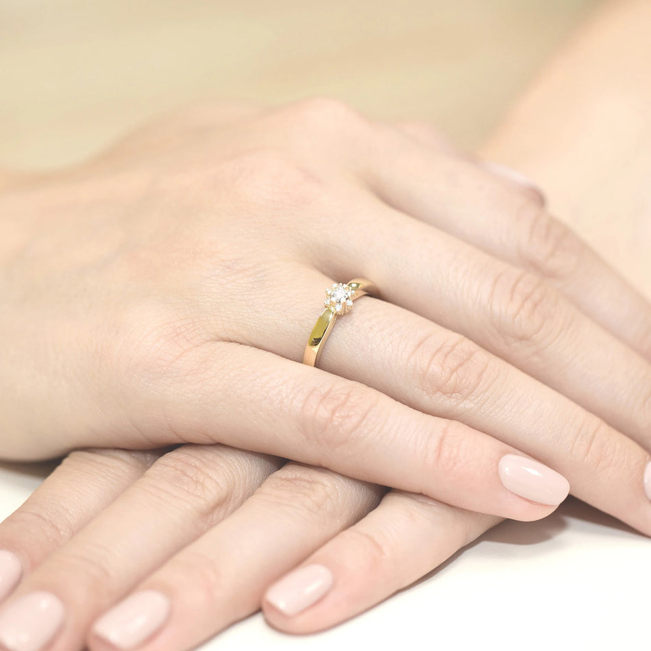 Yellow Gold engagement ring with Round 0.10 ct Central and 0.052 ct Sideline Lab-grown Diamonds - GREMARI fine jewelry