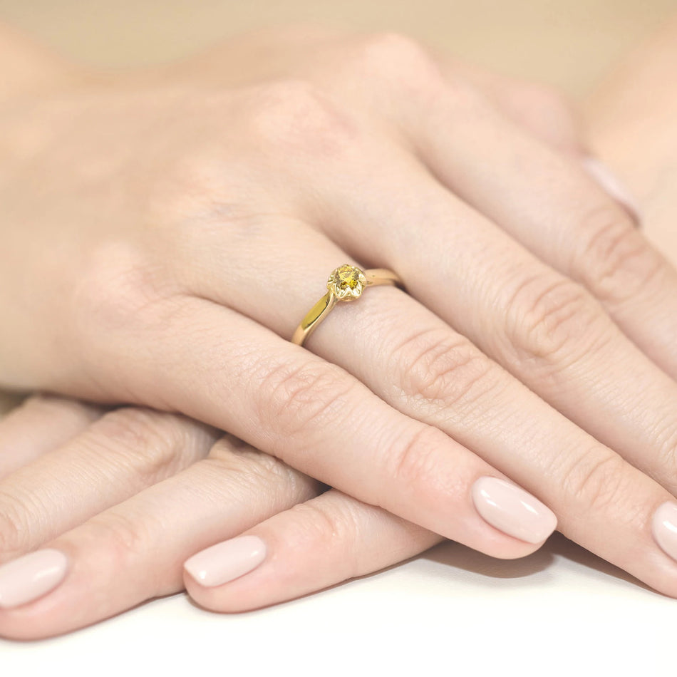 Yellow Gold engagement ring with Round 0.15 ct Lab-grown Diamond - GREMARI fine jewelry