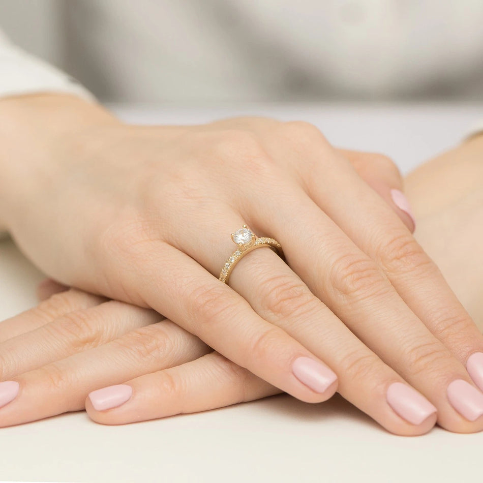 Yellow Gold Ring with Round 0,50ct Central and 0,243ct Sideline Lab-grown Diamonds
