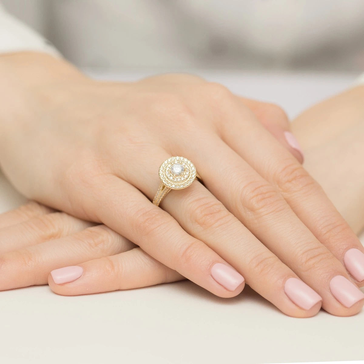 Prsteň zo žltého zlata s lab-grown diamantom Round/Brilliant s hmotnosťou 0,40 ct a 48 × 0,0086 ct + 40 × 0,005 ct lab-grown diamantmi