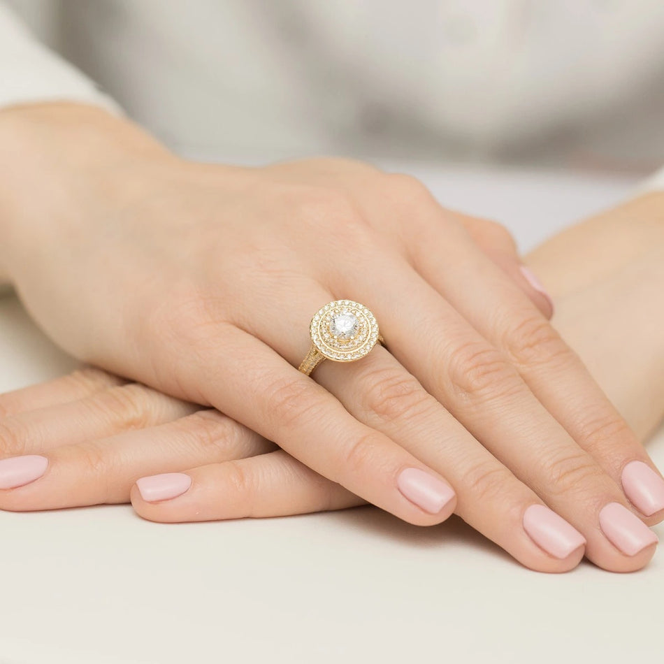 Prsteň zo žltého zlata s lab-grown diamantom Round/Brilliant s hmotnosťou 0,70 ct a 48 × 0,0086 ct + 44 × 0,005 ct lab-grown diamantmi