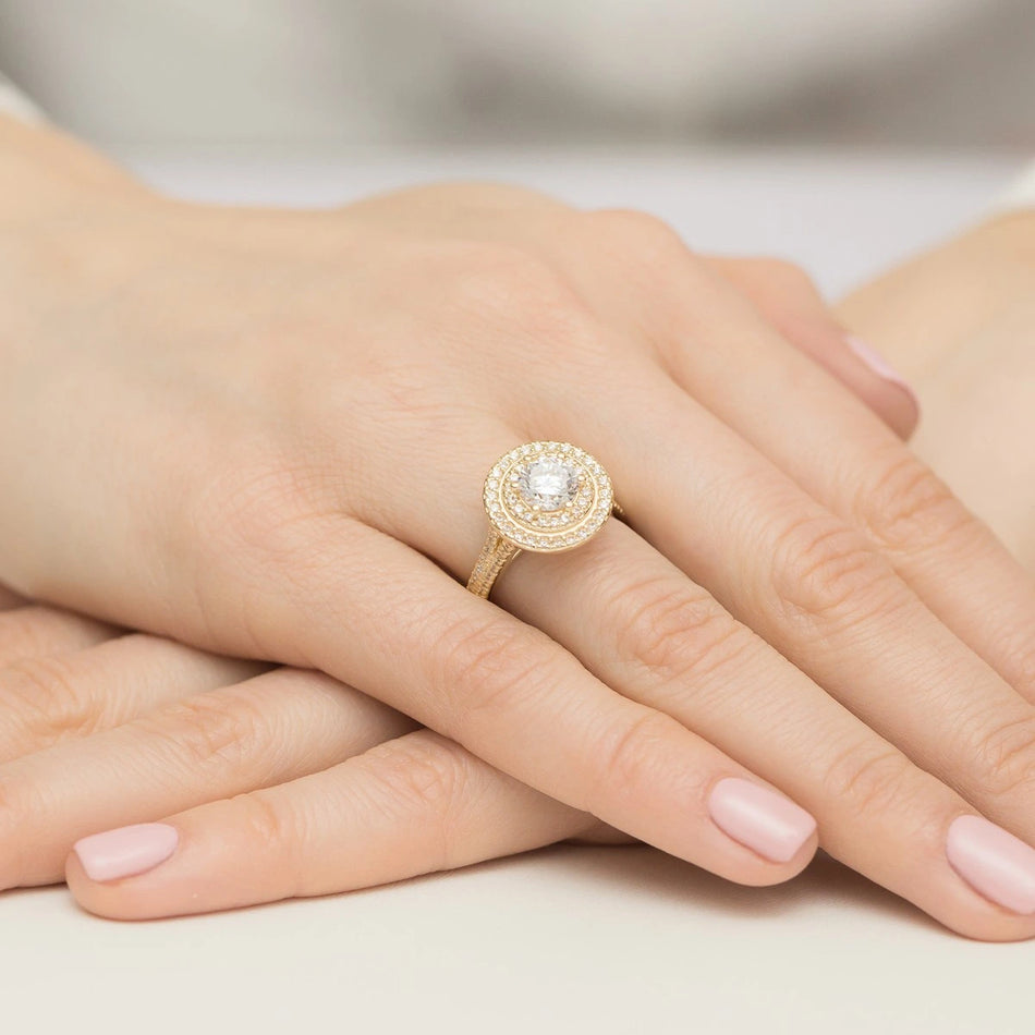 Prsteň zo žltého zlata s lab-grown diamantom Round/Brilliant s hmotnosťou 1,00 ct a 48 × 0,0086 ct + 44 × 0,005 ct lab-grown diamantmi