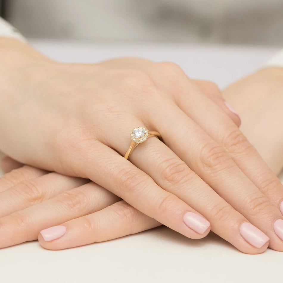 Yellow Gold engagement ring with Round 0.50 ct Central and 0.12 ct Sideline Lab-grown Diamonds - GREMARI fine jewelry