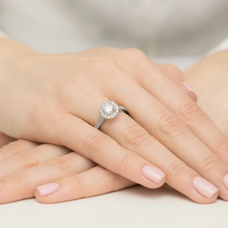 White Gold engagement ring with Round 0.70 ct Central and 0.377 ct Sideline Lab-grown Diamonds - GREMARI fine jewelry