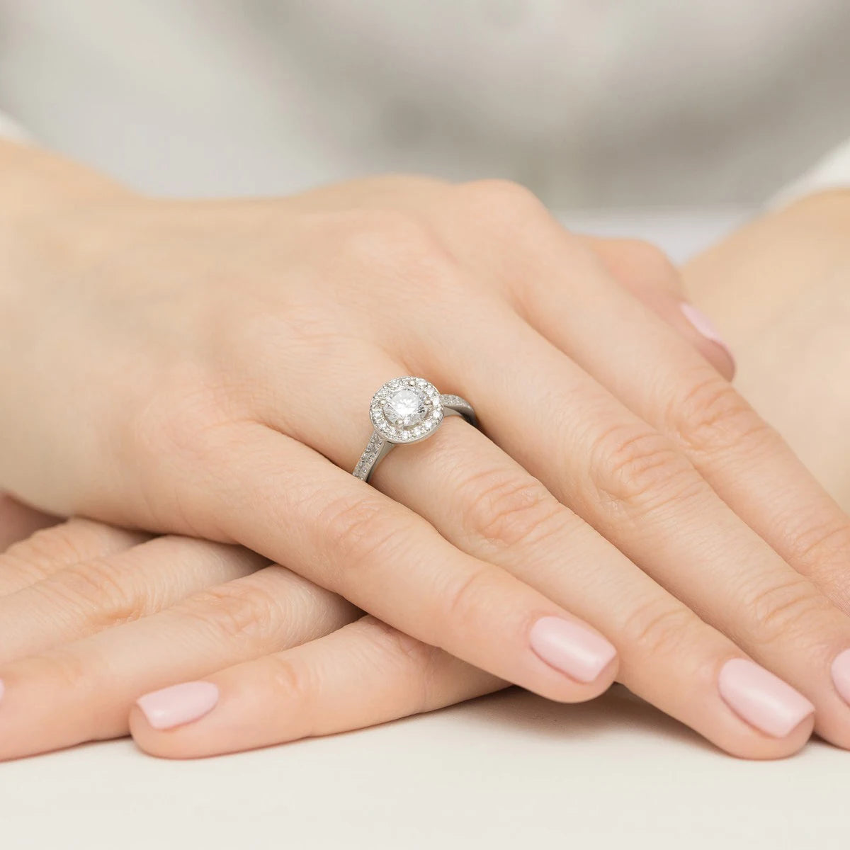 White Gold engagement ring with Round 0.70 ct Central and 0.377 ct Sideline Lab-grown Diamonds by GREMARI, 14K (585) gold