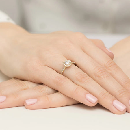 Yellow Gold engagement ring with Round 0.50 ct Central and 0.241 ct Sideline Lab-grown Diamonds - GREMARI fine jewelry