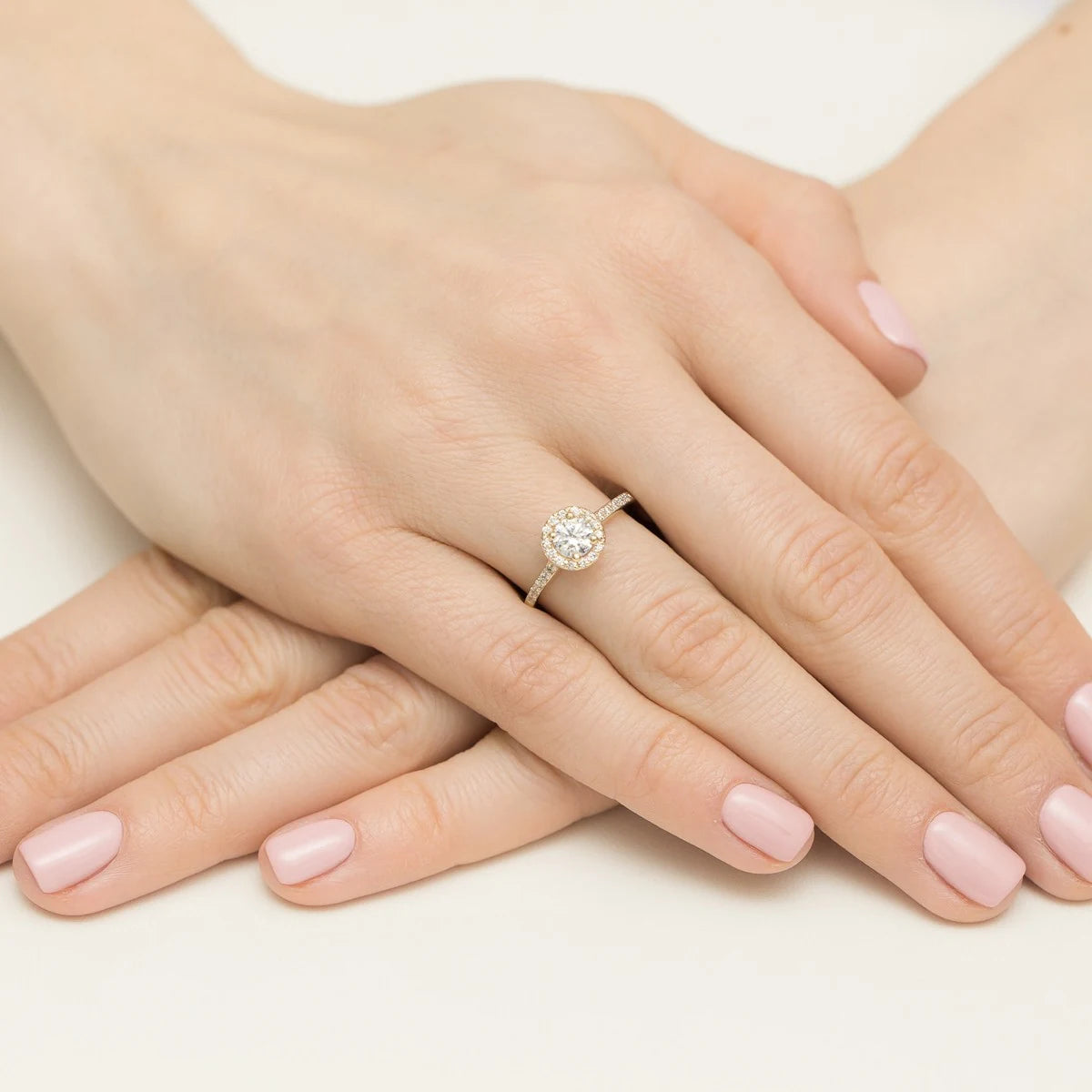 GREMARI Yellow Gold engagement ring with Round 0.50 ct Central and 0.241 ct Sideline Lab-grown Diamonds