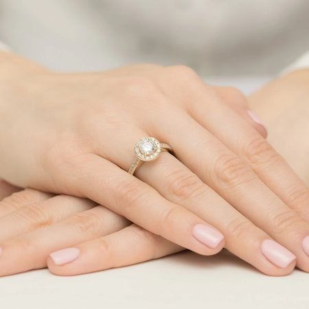 Yellow Gold engagement ring with Round 0.70 ct Central and 0.377 ct Sideline Lab-grown Diamonds by GREMARI, 14K (585) gold
