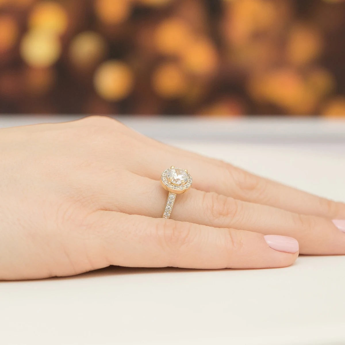 GREMARI 14K (585) Yellow Gold engagement ring with Round 1.00 ct Central and 0.377 ct Sideline Lab-grown Diamonds