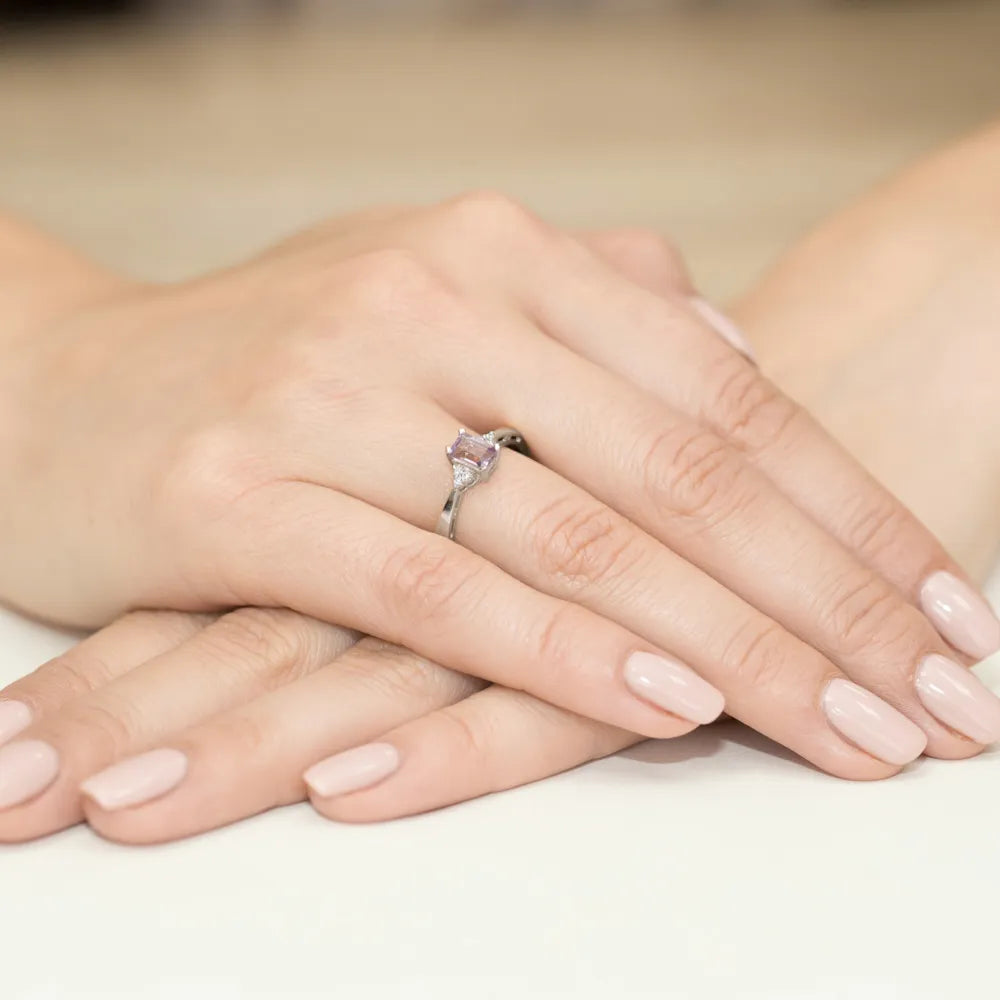 zlatý prsteň s 0,50 ct ametystom a diamantmi w0002-amv-01