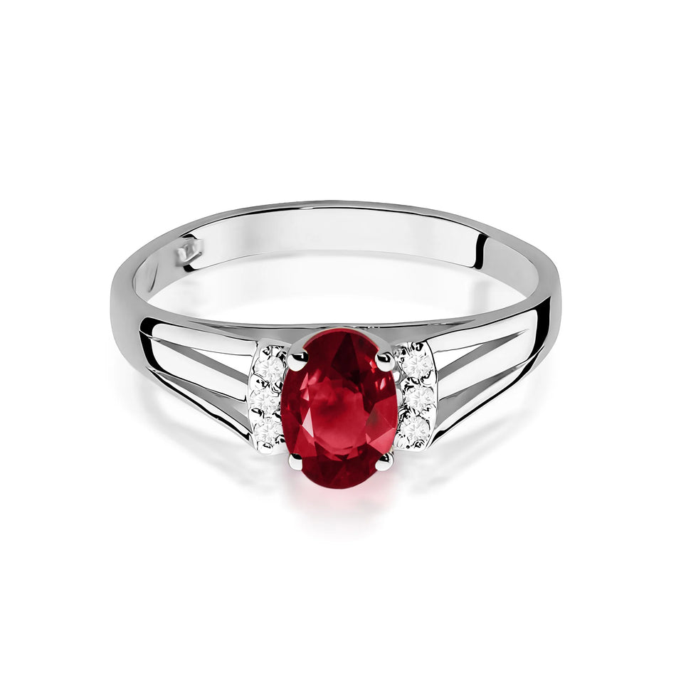 Gold Ring with 0.50ct Garnet and 0.052ct Diamonds