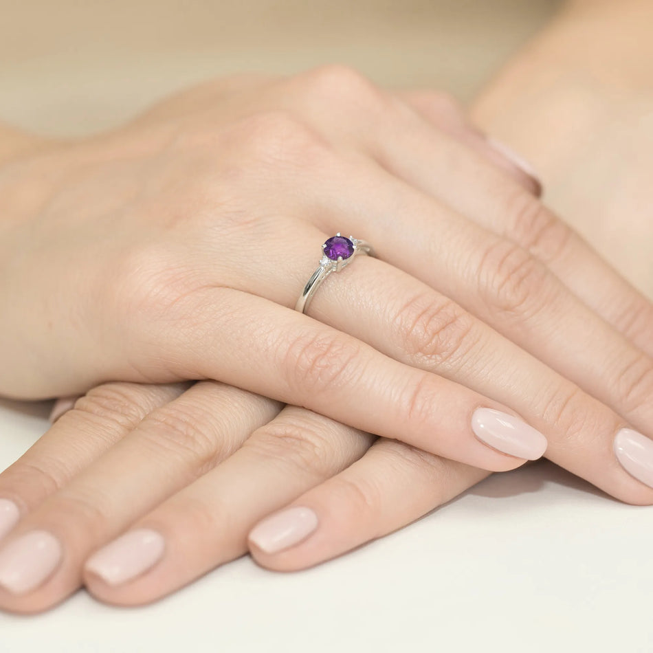zlatý prsteň s 0,50 ct ametystom a diamantmi w0010-amv-01