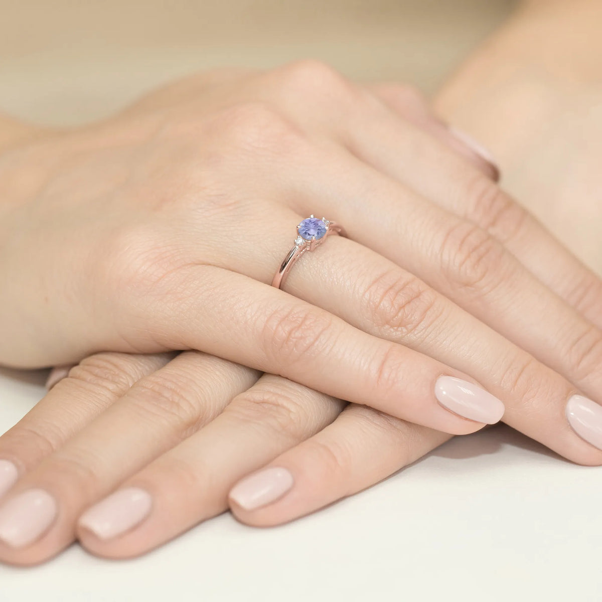 gold-ring-with-0-50ct-tansanit-and-diamonds-w0010-tap-01