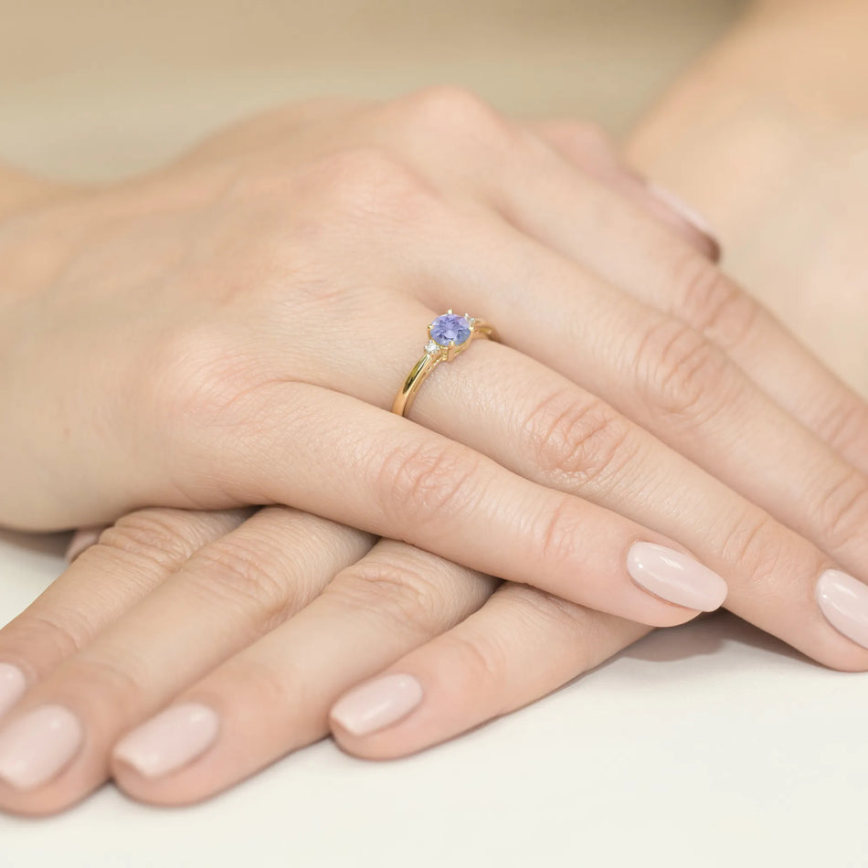 gold-ring-with-0-50ct-tansanit-and-diamonds-w0010-tap-01