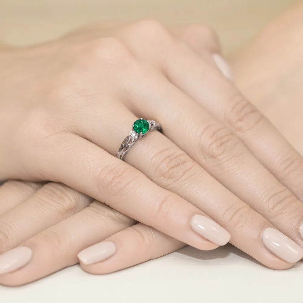 zlatý prsteň s 0,50 ct smaragdom a 0,02 ct diamantmi w0014-emg-01