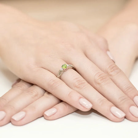 gold-ring-with-0-60ct-olivine-and-0-02ct-diamonds-w0014-peg-01