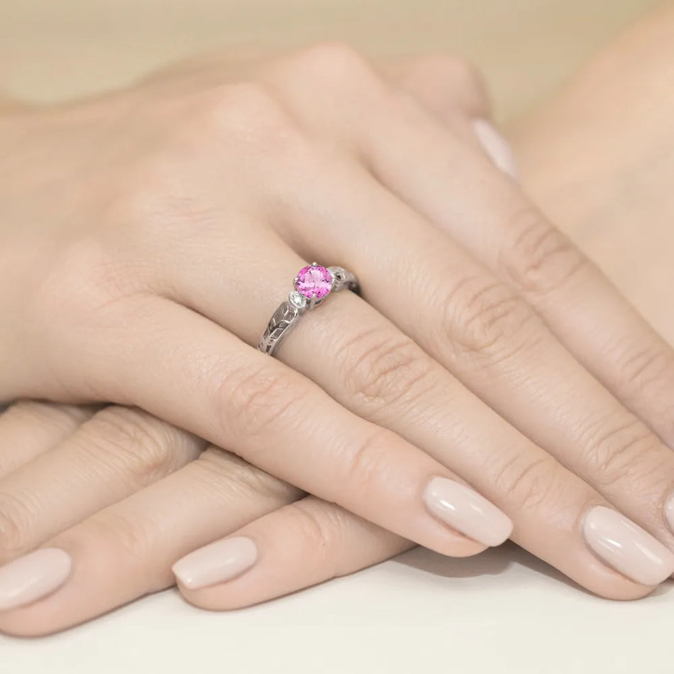 zlatý prsteň s 0,60 ct ružovým topásom a 0,02 ct diamantmi w0014-top-01