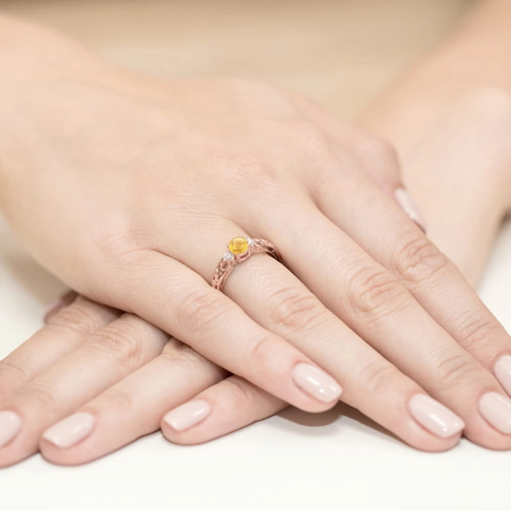 gold-ring-with-0-50ct-citrin-and-0-02ct-diamonds-w0014-ciy-01