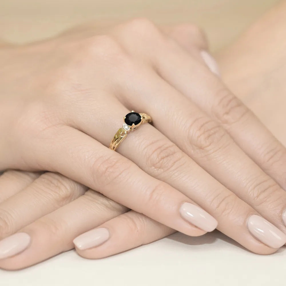 zlatý prsteň s 0,50 ct čiernymi a 0,02 ct diamantmi w0014-dib-01
