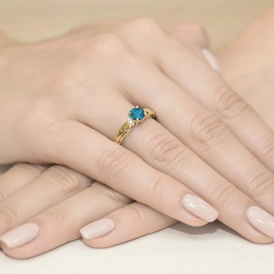 gold-ring-with-0-50ct-topaz-london-blue-and-0-02ct-diamonds-w0014-tol-01