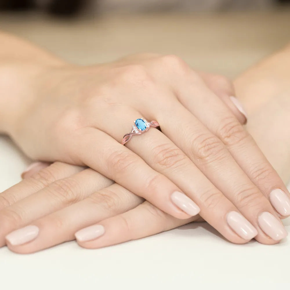 zlatý prsteň s 0,50 ct topásom london blue a 0,052 ct diamantmi w0019-tol-01