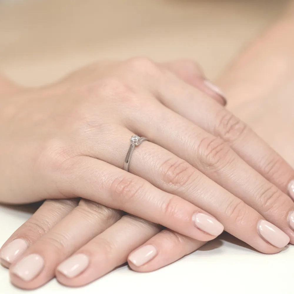 zlatý-prsteň-s-diamantom-0-10ct-w0021-diw-01