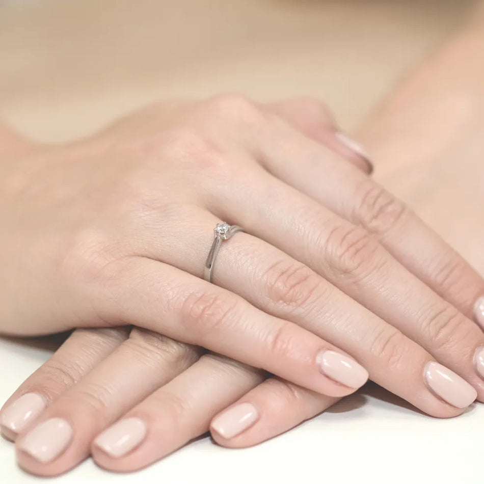 zlatý-prsteň-s-diamantom-0-10ct-w0021-diw-01