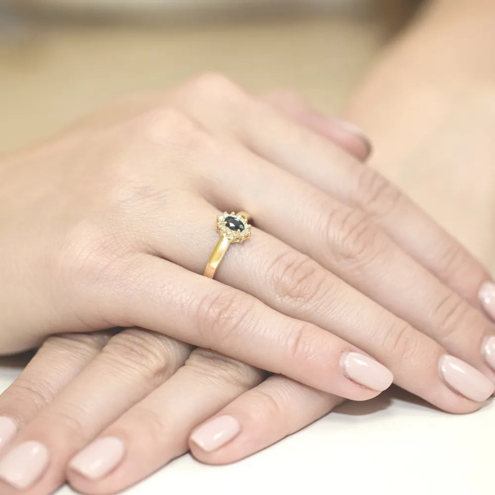 zlatý prsteň s 0,30 ct zafírom a 0,103 ct diamantmi w0026-sab-01