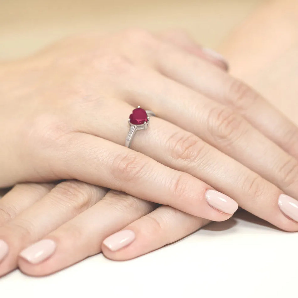 zlatý-prsteň-s-1-70ct-rubínom-a-0-04ct-diamantmi-w0031-rur-01
