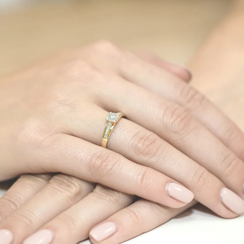 gold-ring-with-0-04ct-and-0-09ct-diamonds-w0034-diw-01