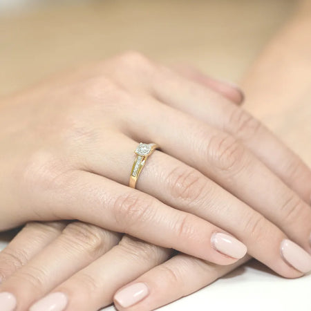 gold-ring-with-0-04ct-and-0-09ct-diamonds-w0034-diw-01