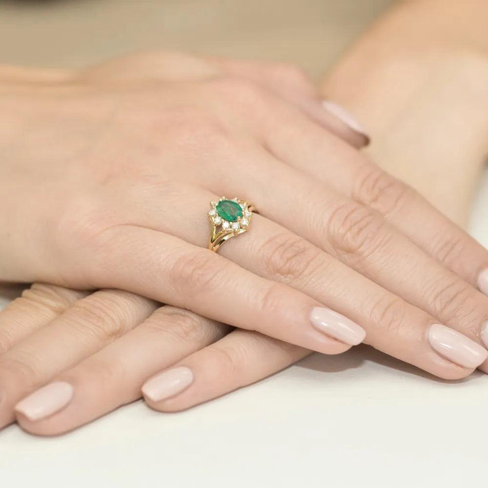 zlatý prsteň s 0,80 ct smaragdom a 0,30 ct diamantmi w0037-emg-01
