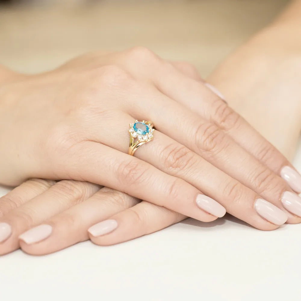 gold-ring-with-0-90ct-topaz-and-0-30ct-diamonds-w0037-tob-01